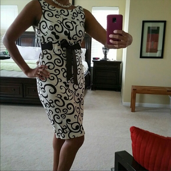 Beautiful Cream Brown Scroll Pattern Dress size 6p - Picture 4 of 4